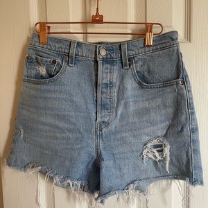 Levi’s Ribcage Shorts
